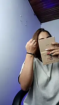 Snapshot of Emiily_W chatting on December 9, 2024, 10:11 am Emiily W online show from December 9, 2024, 10:11 am