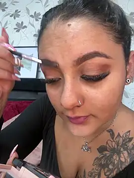 Snapshot of Emiily_W chatting on December 16, 2025, 9:25 am Emiily W online show from December 16, 2025, 9:25 am