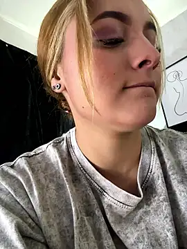 Snapshot of Emiily_W chatting on January 8, 2026, 1:13 pm Emiily W online show from January 8, 2026, 1:13 pm