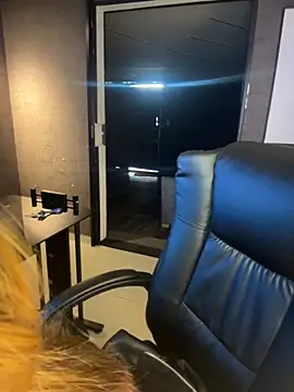 Snapshot of Emiily_W chatting on February 10, 2026, 1:04 pm Emiily W online show from February 10, 2026, 1:04 pm