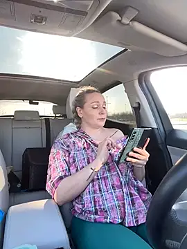 Snapshot of Bondgirl_013 chatting on December 9, 2024, 8:00 am Bondgirl 013 online show from December 9, 2024, 8:00 am