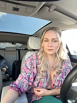 Snapshot of Bondgirl_013 chatting on December 14, 2024, 8:34 am Bondgirl 013 online show from December 14, 2024, 8:34 am