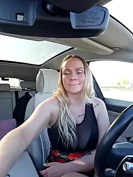 Snapshot of Bondgirl_013 chatting on November 6, 2025, 9:43 am Bondgirl 013 online show from November 6, 2025, 9:43 am