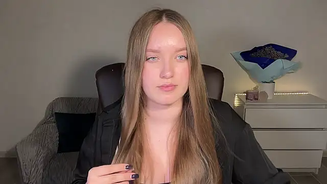 EvaMaddison online show from May 14, 2026, 8:26 pm