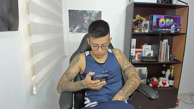 Snapshot of SIXXTOLOVE18 chatting on March 6, 2025, 6:48 pm SIXXTOLOVE18 online show from March 6, 2025, 6:48 pm