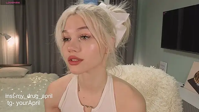 Snapshot of MyApril chatting on November 6, 2025, 12:28 pm MyApril online show from November 6, 2025, 12:28 pm