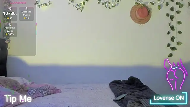 bonie lov online show from April 7, 2026, 1:39 am