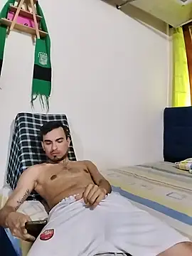 Snapshot of Emilio_Putarco chatting on June 2, 2026, 8:55 pm Emilio Putarco online show from June 2, 2026, 8:55 pm