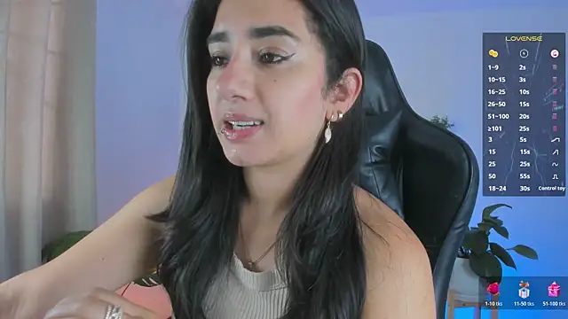 annadu011 online show from April 18, 2026, 2:32 pm