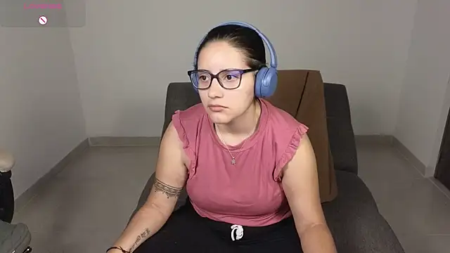 Snapshot of blue__moon_ chatting on September 24, 2025, 3:10 am blue moon online show from September 24, 2025, 3:10 am