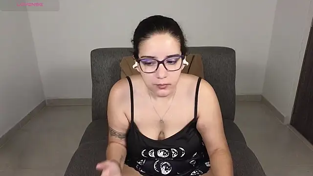 Snapshot of blue__moon_ chatting on October 3, 2025, 2:19 am blue moon online show from October 3, 2025, 2:19 am