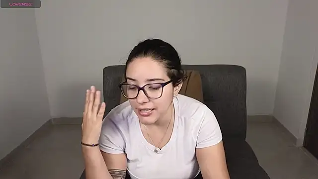 Snapshot of blue__moon_ chatting on October 8, 2025, 2:42 am blue moon online show from October 8, 2025, 2:42 am