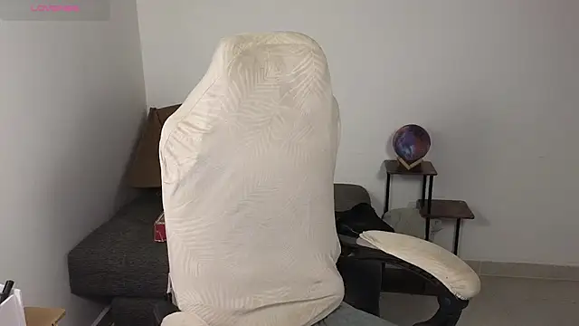 Snapshot of blue__moon_ chatting on October 29, 2025, 5:20 am blue moon online show from October 29, 2025, 5:20 am