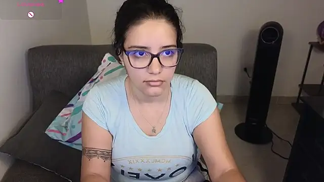 Snapshot of blue__moon_ chatting on November 10, 2025, 8:24 am blue moon online show from November 10, 2025, 8:24 am