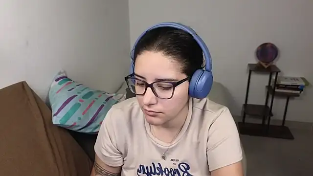 blue  moon  online show from February 19, 2026, 2:18 am