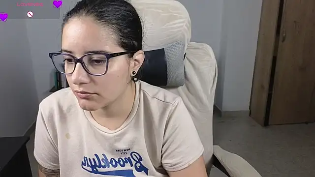 Snapshot of blue__moon_ chatting on June 19, 2026, 9:57 am blue moon online show from June 19, 2026, 9:57 am