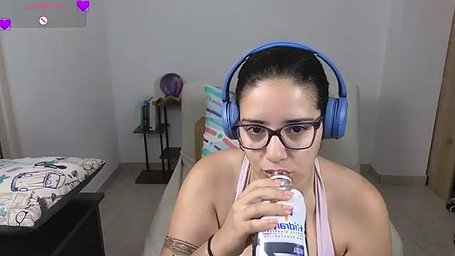 Snapshot of blue__moon_ chatting on June 25, 2026, 1:04 pm blue moon online show from June 25, 2026, 1:04 pm