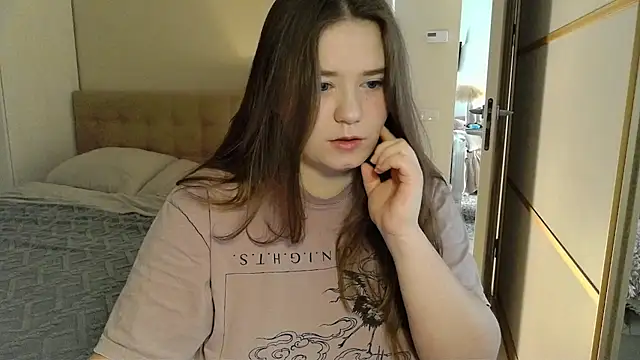 Snapshot of remirann_ chatting on March 8, 2025, 5:59 am remirann online show from March 8, 2025, 5:59 am