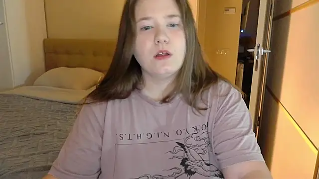 Snapshot of remirann_ chatting on March 15, 2025, 5:15 pm remirann online show from March 15, 2025, 5:15 pm