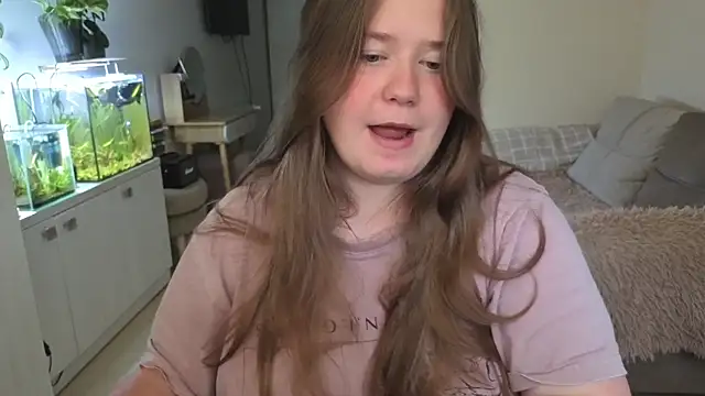 Snapshot of remirann_ chatting on October 6, 2025, 11:29 am remirann online show from October 6, 2025, 11:29 am