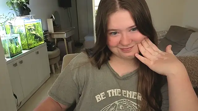 Snapshot of remirann_ chatting on November 6, 2025, 12:39 pm remirann online show from November 6, 2025, 12:39 pm