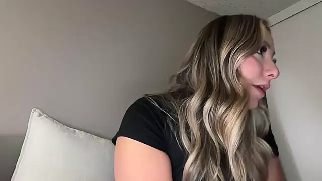 lustfulsmiles online show from May 8, 2026, 11:21 pm