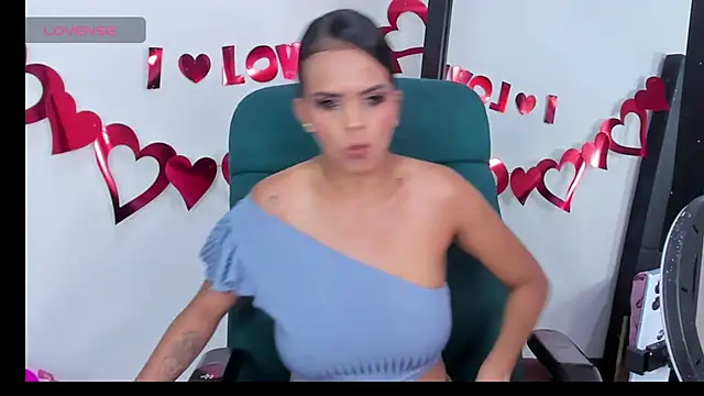 MaiaPetitte  online show from February 16, 2026, 11:56 pm