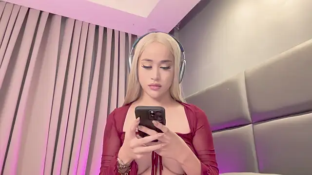 Snapshot of Carrie_Colbyxx chatting on November 3, 2025, 2:24 am Carrie Colbyxx online show from November 3, 2025, 2:24 am