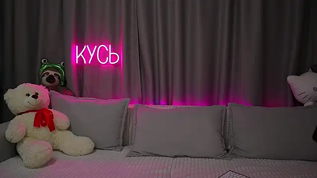 Snapshot of _LadyMargo_ chatting on November 15, 2025, 12:19 am LadyMargo online show from November 15, 2025, 12:19 am