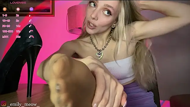 Snapshot of _Emily_Sweety_ chatting on February 14, 2025, 11:31 am Emily Sweety online show from February 14, 2025, 11:31 am