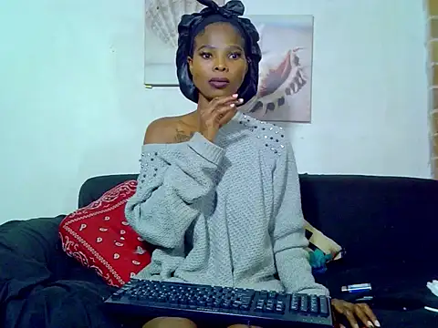 Snapshot of MissParis26 chatting on February 4, 2025, 10:45 pm MissParis26 online show from February 4, 2025, 10:45 pm