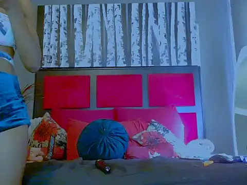 Snapshot of MissParis26 chatting on October 25, 2025, 2:13 pm MissParis26 online show from October 25, 2025, 2:13 pm