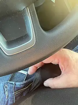 Snapshot of Cezar993 chatting on December 27, 2024, 1:39 pm Cezar993 online show from December 27, 2024, 1:39 pm