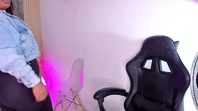 Snapshot of Rianamanson chatting on September 24, 2025, 4:38 am Rianamanson online show from September 24, 2025, 4:38 am