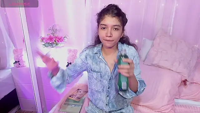 Snapshot of Sweetcristin chatting on June 3, 2026, 1:19 am Sweetcristin online show from June 3, 2026, 1:19 am