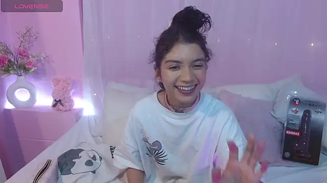 Snapshot of Sweetcristin chatting on June 19, 2026, 2:27 am Sweetcristin online show from June 19, 2026, 2:27 am