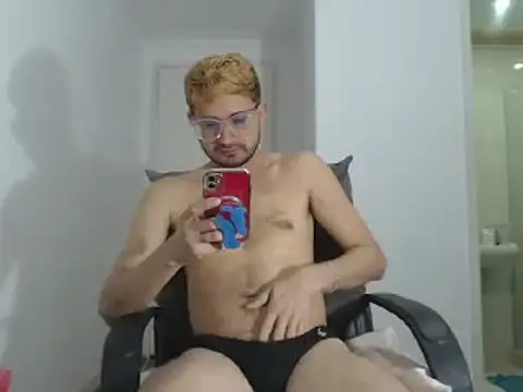 Snapshot of peterannaud chatting on December 6, 2024, 11:44 am peterannaud online show from December 6, 2024, 11:44 am