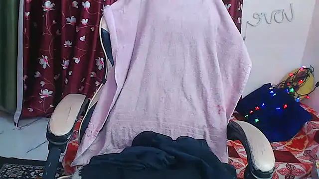 Snapshot of Naiaa-mylove chatting on February 19, 2026, 6:20 am Naiaa-mylove online show from February 19, 2026, 6:20 am