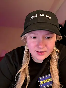 PiggyRose online show from November 22, 2025, 1:59 am