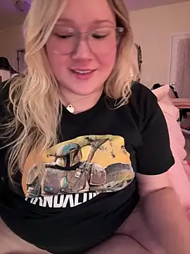 PiggyRose online show from March 19, 2026, 12:14 am