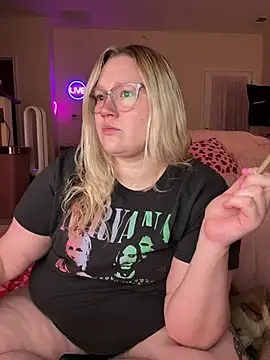 PiggyRose online show from April 1, 2026, 12:44 am