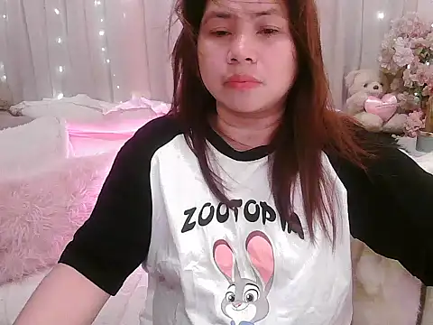 Snapshot of OhmyPinay chatting on November 6, 2025, 5:08 am OhmyPinay online show from November 6, 2025, 5:08 am