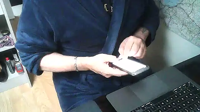 Snapshot of DUDURA@xh chatting on December 30, 2024, 3:02 pm DUDURAxh online show from December 30, 2024, 3:02 pm