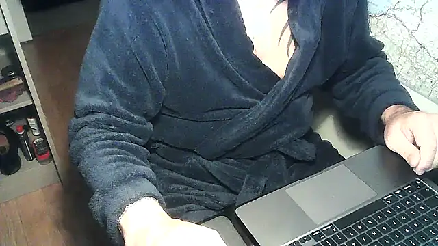 Snapshot of DUDURA@xh chatting on January 6, 2025, 5:06 pm DUDURAxh online show from January 6, 2025, 5:06 pm