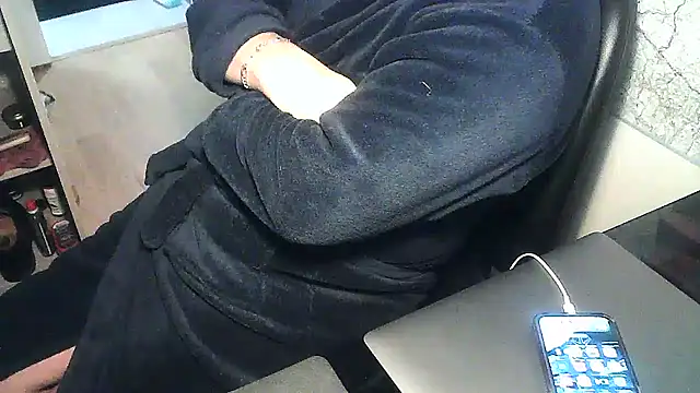 Snapshot of DUDURA@xh chatting on January 8, 2025, 4:44 pm DUDURAxh online show from January 8, 2025, 4:44 pm