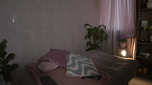 HannahEvanss online show from April 8, 2026, 1:22 pm