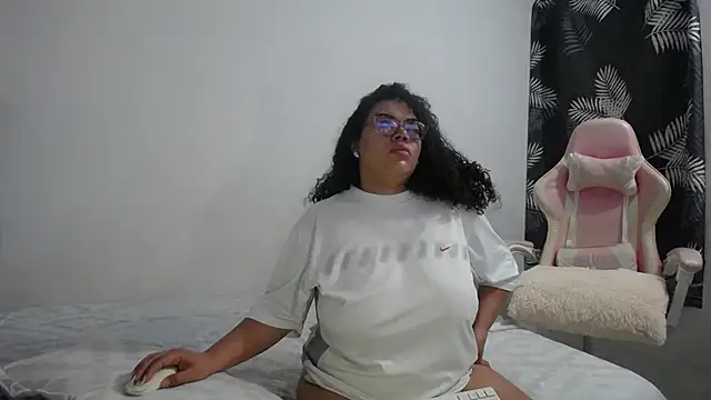 mabigomez00 online show from February 26, 2026, 9:19 am