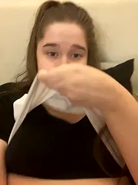 Snapshot of HornyGirlH chatting on September 10, 2025, 11:27 pm HornyGirlH online show from September 10, 2025, 11:27 pm