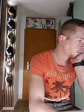 Snapshot of Playbunniboy chatting on December 17, 2024, 6:31 pm Playbunniboy online show from December 17, 2024, 6:31 pm