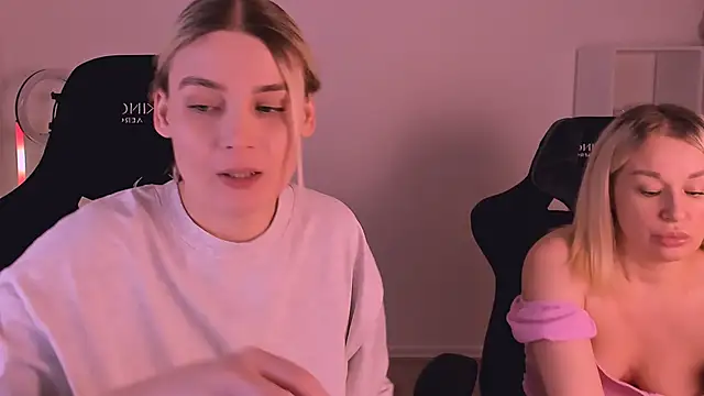 hotblonds online show from December 31, 2024, 5:40 pm